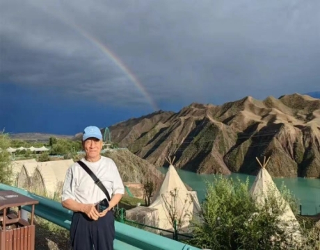 8月10日广西产学研科学研究院名誉院长陈世卿院士访问石河子