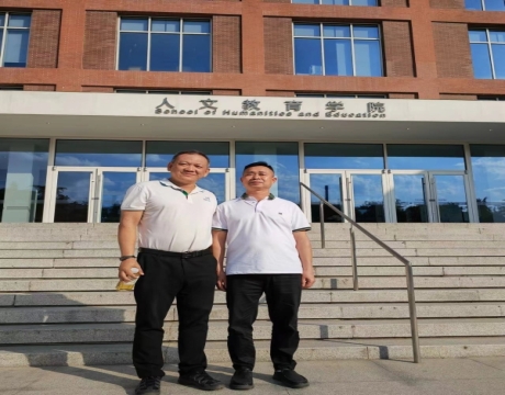 5月25日  甘汉才访问西安欧亚学院和大康心学院并探讨合作